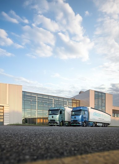 The new Mercedes-Benz Actros L with ProCabin and the battery-electric eActros 600 long-haul truck