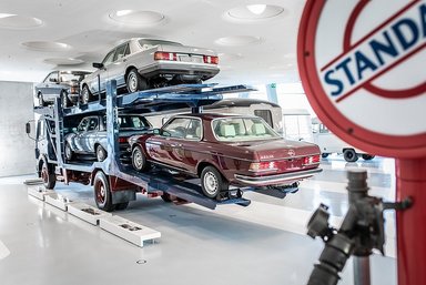 A giant aloft: The car transporter at the Mercedes-Benz Museum