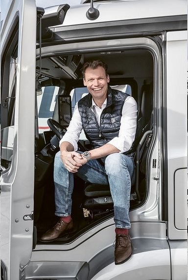 Mercedes-Benz Trucks customer Große-Vehne is actively pushing the drive transition forward