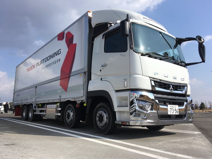 Daimler now testing platooningtechnology for more truckefficiency also in Japan