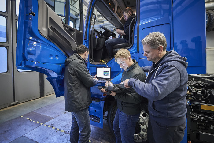 Vollelektrische Mercedes-Benz Lkw für den schweren Verteilerverkehr: Nachhaltig, vollelektrisch und leise: Mercedes-Benz eActros geht 2018 in den Kundeneinsatz