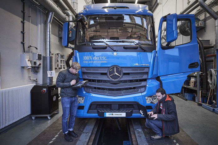 Vollelektrische Mercedes-Benz Lkw für den schweren Verteilerverkehr: Nachhaltig, vollelektrisch und leise: Mercedes-Benz eActros geht 2018 in den Kundeneinsatz