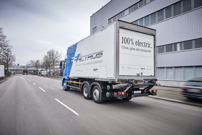 Vollelektrische Mercedes-Benz Lkw für den schweren Verteilerverkehr: Nachhaltig, vollelektrisch und leise: Mercedes-Benz eActros geht 2018 in den Kundeneinsatz