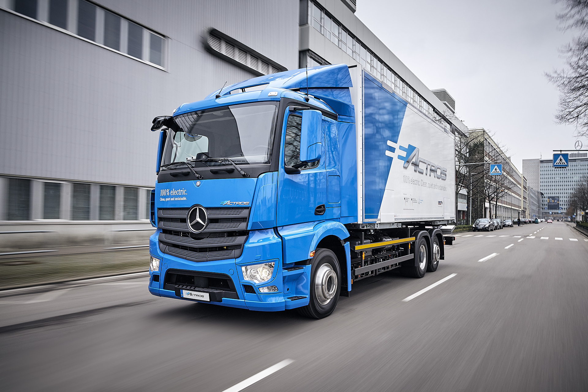 Vollelektrische Mercedes-Benz Lkw für den schweren Verteilerverkehr: Nachhaltig, vollelektrisch und leise: Mercedes-Benz eActros geht 2018 in den Kundeneinsatz