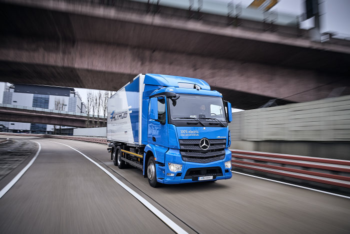 Vollelektrische Mercedes-Benz Lkw für den schweren Verteilerverkehr: Nachhaltig, vollelektrisch und leise: Mercedes-Benz eActros geht 2018 in den Kundeneinsatz