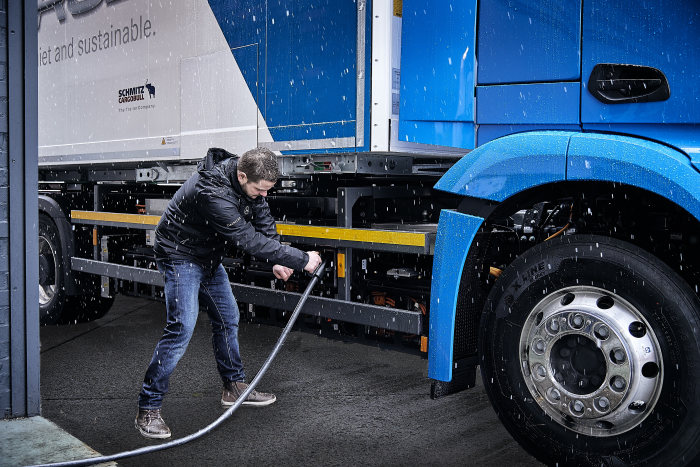 Vollelektrische Mercedes-Benz Lkw für den schweren Verteilerverkehr: Nachhaltig, vollelektrisch und leise: Mercedes-Benz eActros geht 2018 in den Kundeneinsatz