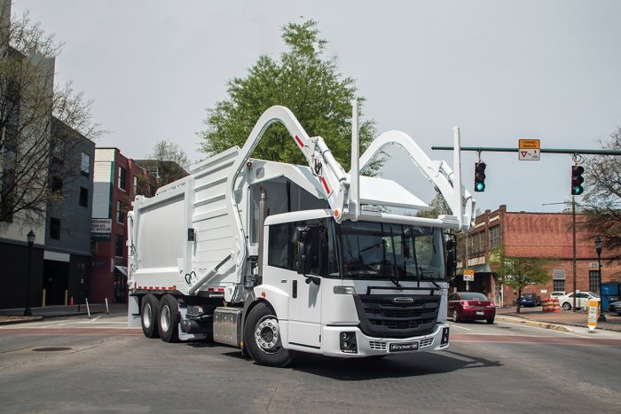 The American brother: Daimler Trucks brings the Freightliner Econic SD to North America