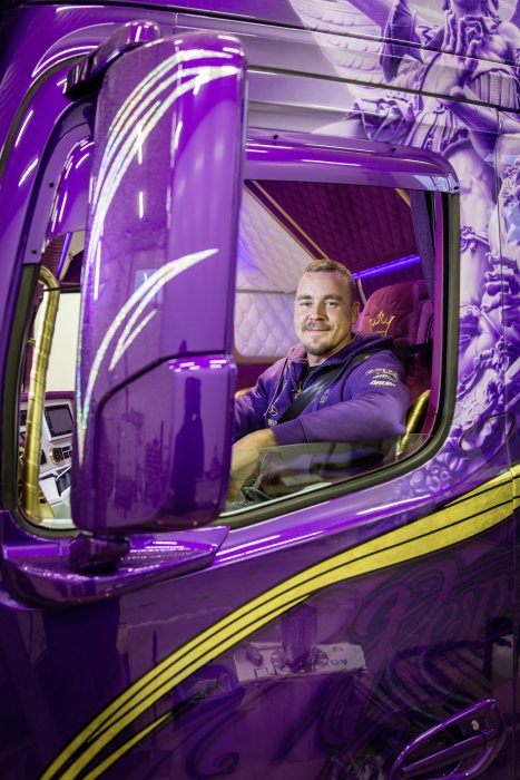 Violetter Fahrertraum aus Finnland