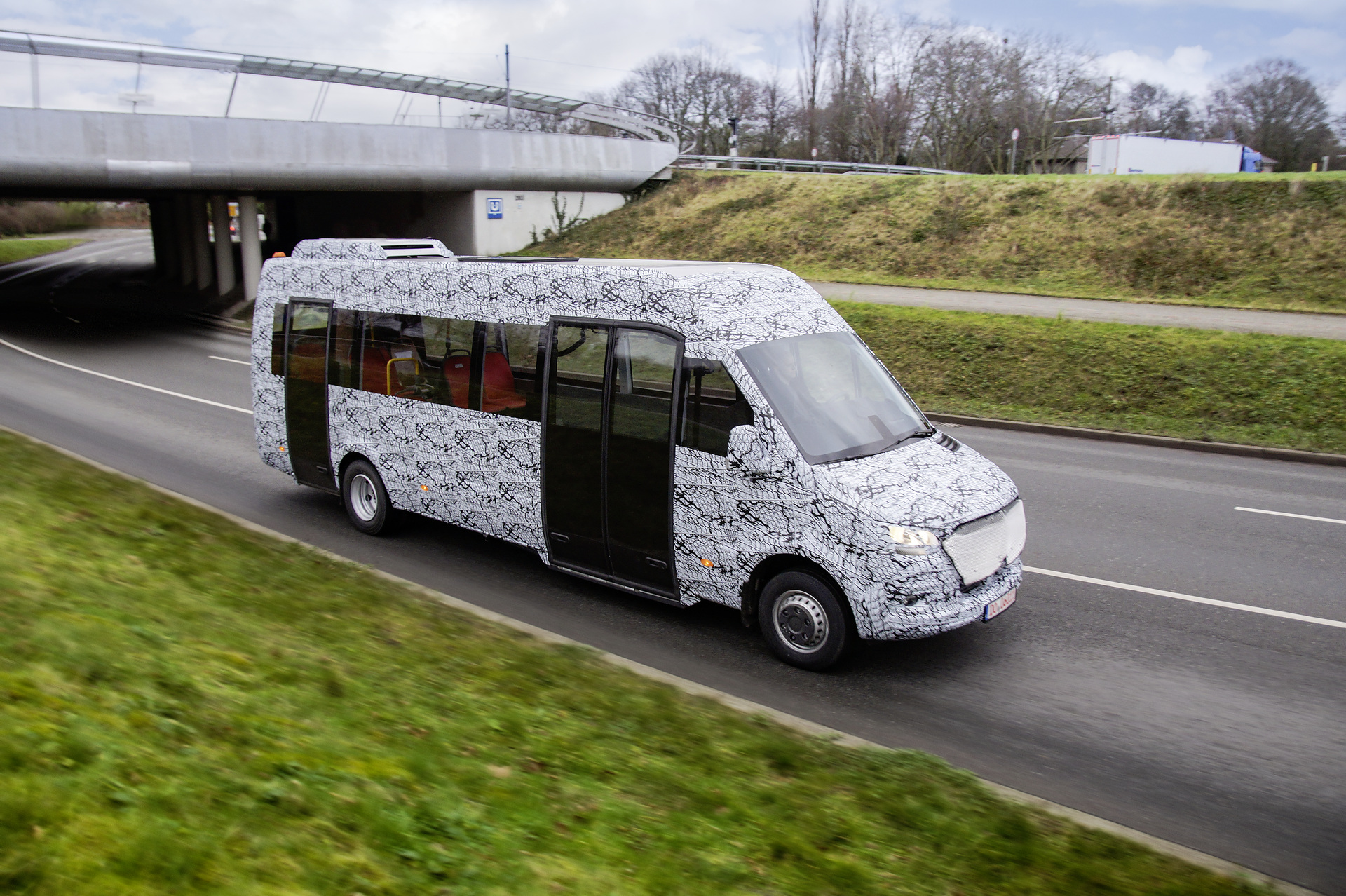 Mercedes-Benz minibus: New Mercedes Benz minibuses take to the road: the next generation is already taking part in trials on public roads