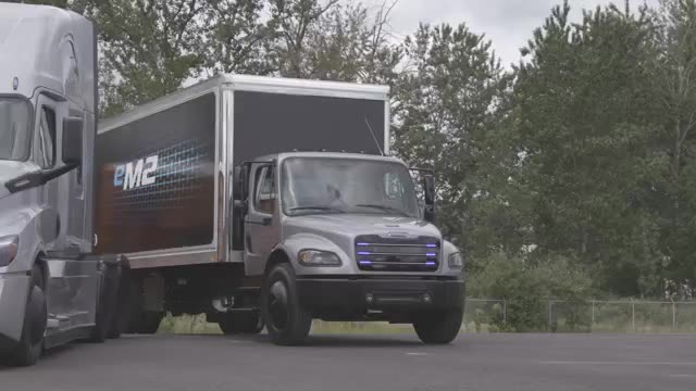 Freightliner eCascadia, Freightliner eM2 & Jouley - Footage