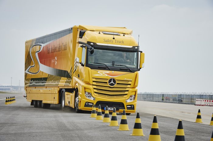 Mercedes-Benz Lkw: FutureLab@Mercedes-Benz Trucks: Wie Mercedes-Benz Trucks den Lkw der Zukunft entwickelt: Hochkarätige Experten, exklusive Einblicke