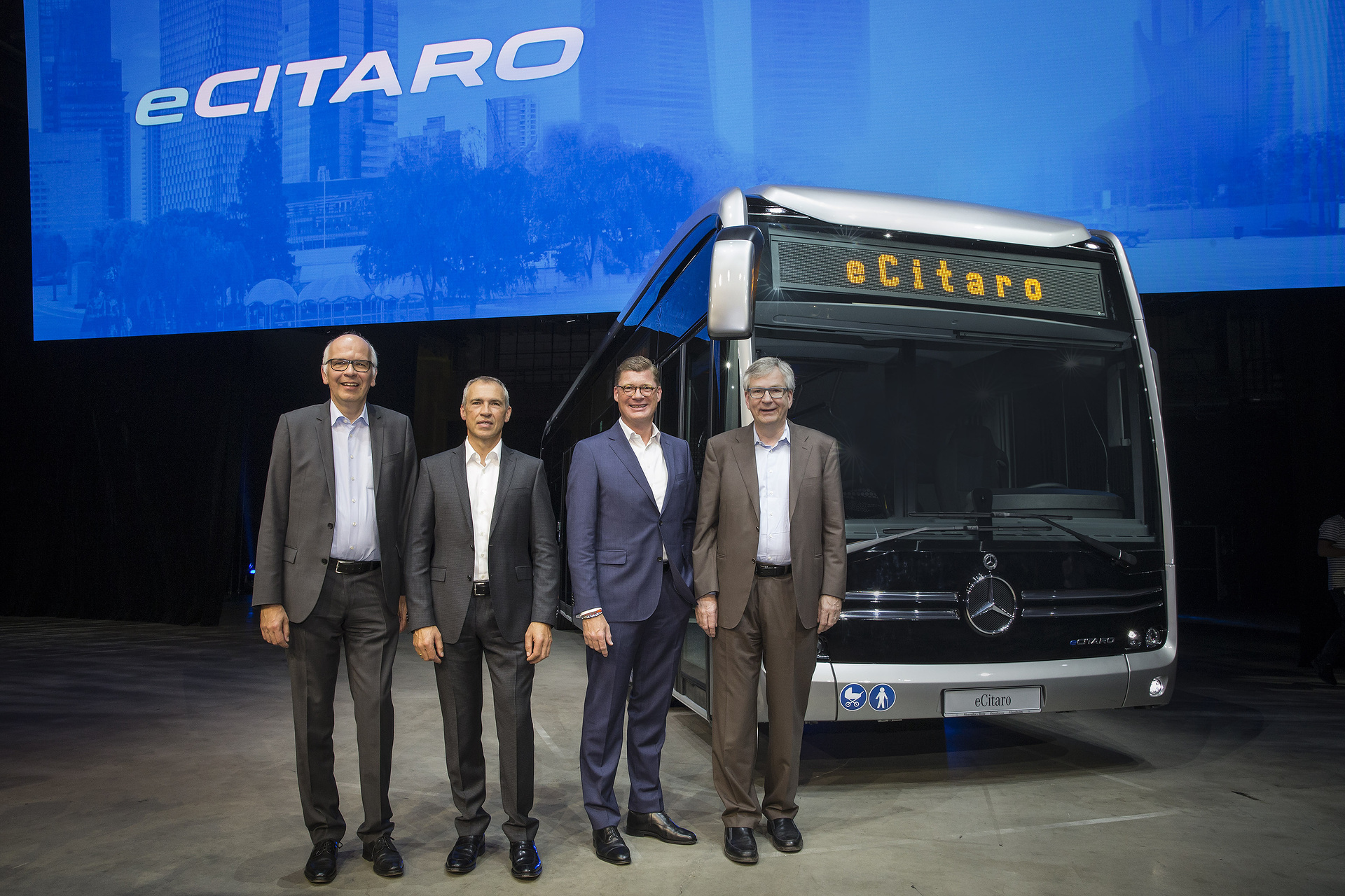 Daimler Buses gibt Ausblick auf die IAA Nutzfahrzeuge 2018:  Elektrifizierung des ÖPNV: Weltpremiere für vollelektrischen Stadtbus  Mercedes-Benz eCitaro