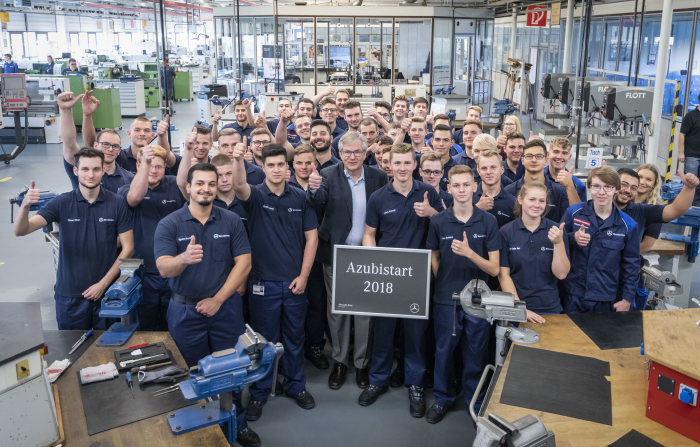 Daimler Vorstand Martin Daum begrüßt neue Auszubildende im Mercedes-Benz Werk Kassel