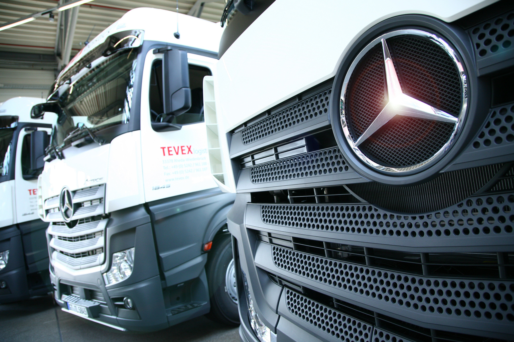 Mercedes-Benz Actros mit Safety-Pack und Abbiege-Assistent: Ultrafrische Safety-Flotte – Tevex Logistics setzt auf höchste Sicherheit mit dem Mercedes-Benz Actros