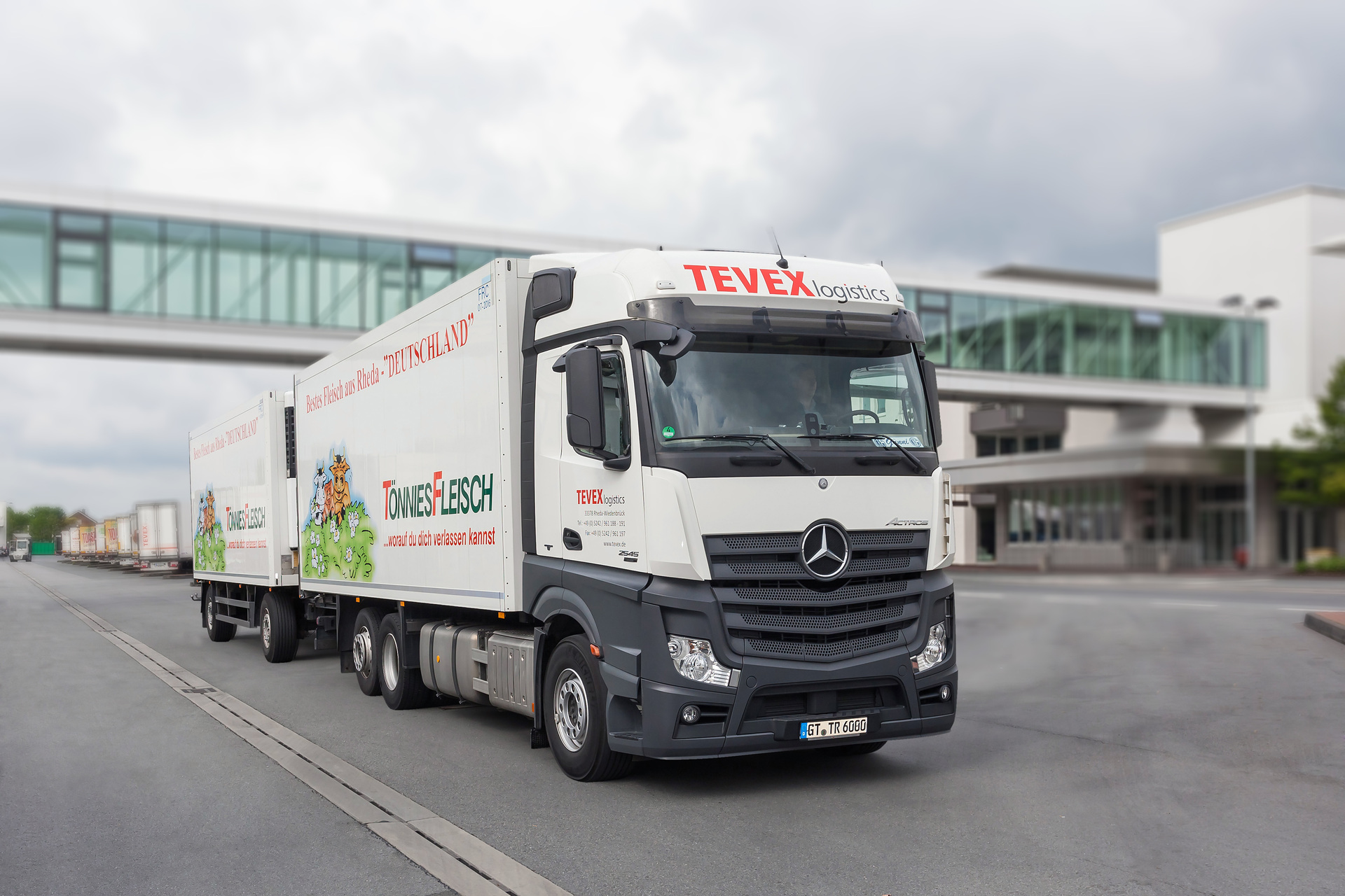 Mercedes-Benz Actros mit Safety-Pack und Abbiege-Assistent: Ultrafrische Safety-Flotte – Tevex Logistics setzt auf höchste Sicherheit mit dem Mercedes-Benz Actros