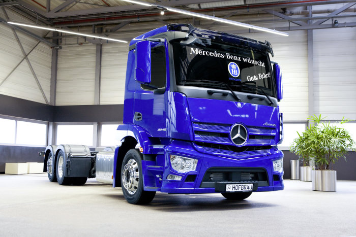 Mercedes-Benz Antos with Sideguard Assist: On the safe side – Hofbräu München places its trust in Mercedes-Benz trucks