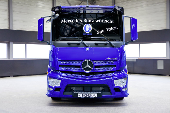 Mercedes-Benz Antos with Sideguard Assist: On the safe side – Hofbräu München places its trust in Mercedes-Benz trucks