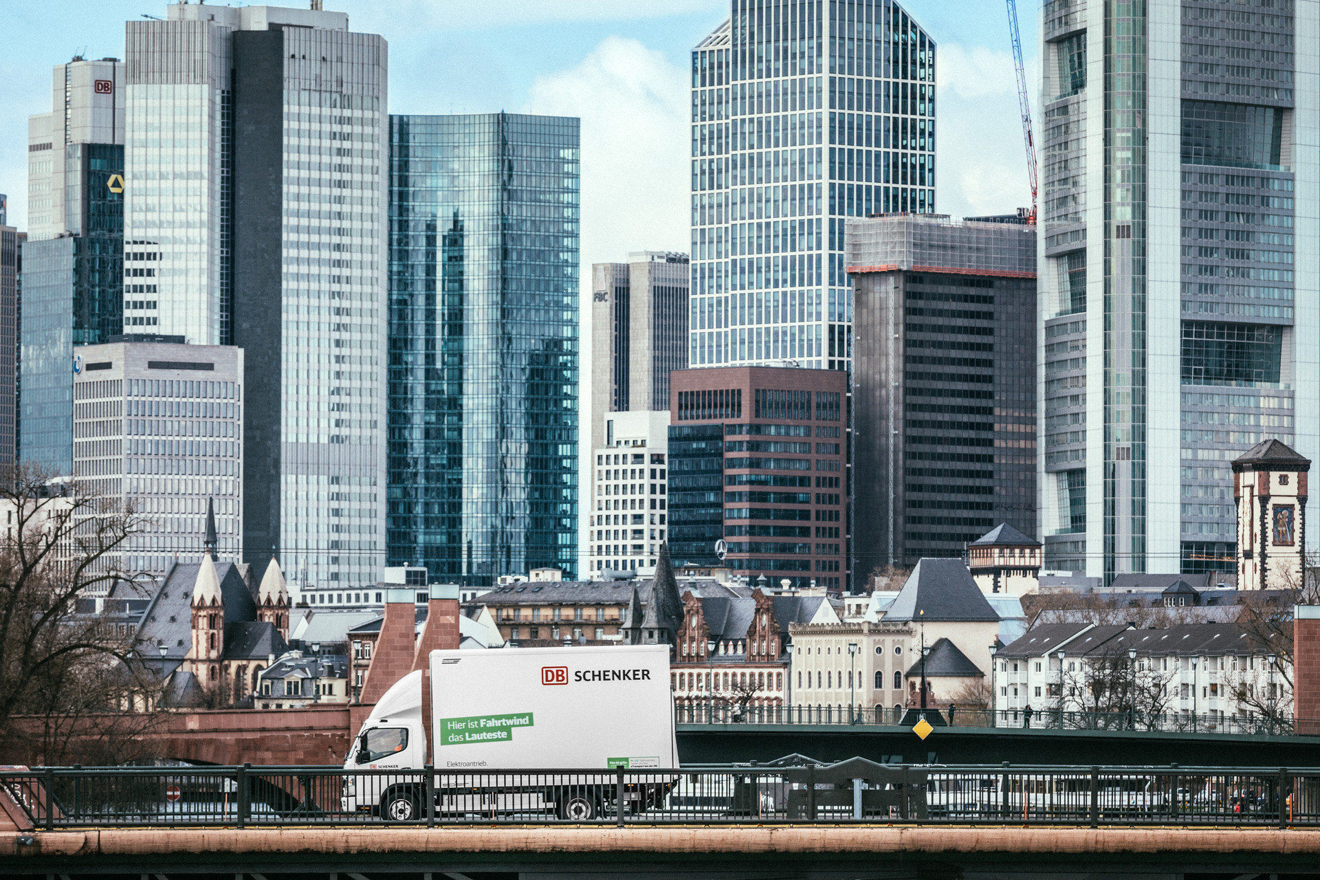 DB Schenker and FUSO expand partnership for electric trucks