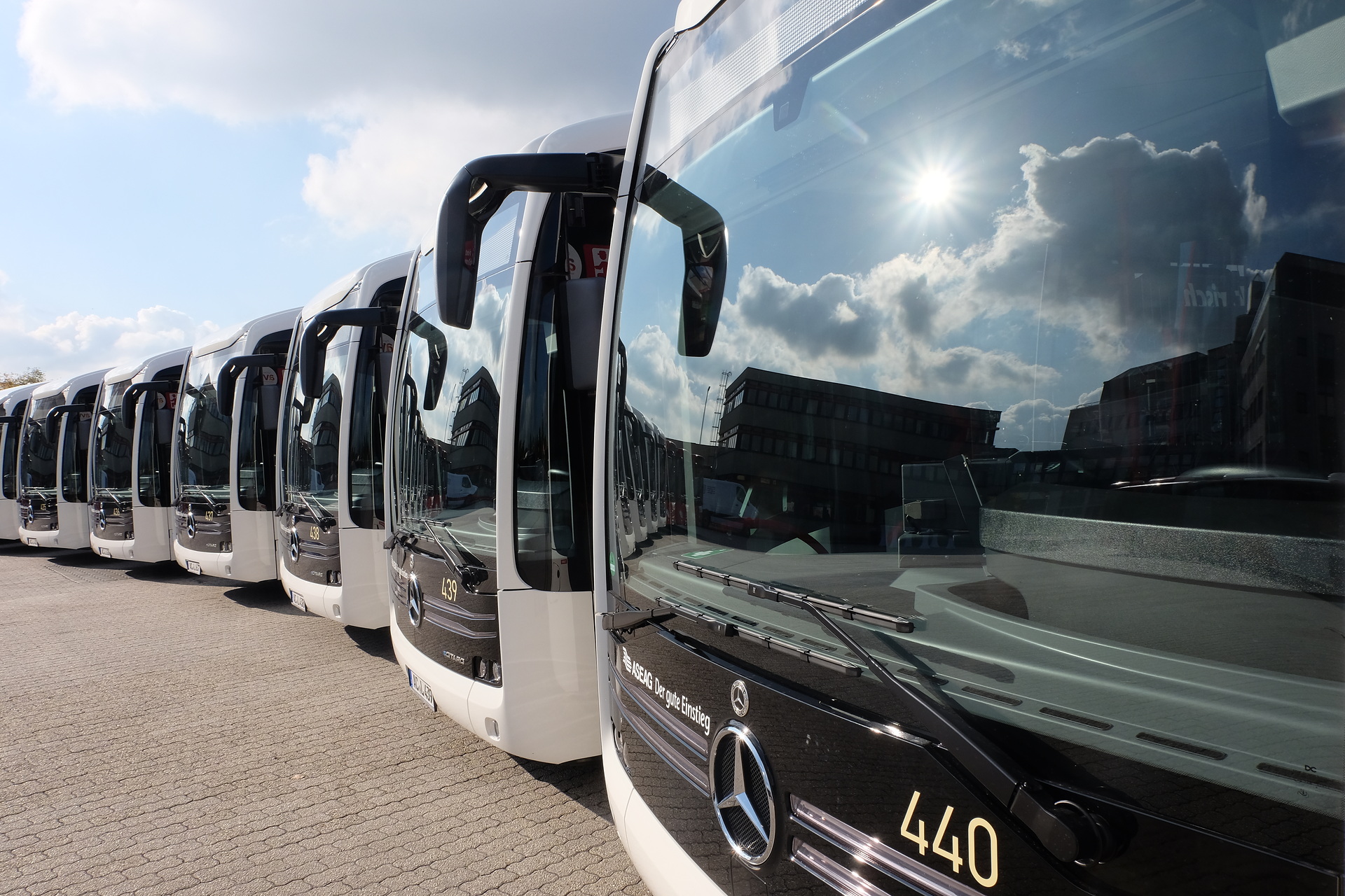 Übergabe der ersten sieben eCitaro - Die ASEAG in Aachen bestellt bis zu 27 Stadtbusse