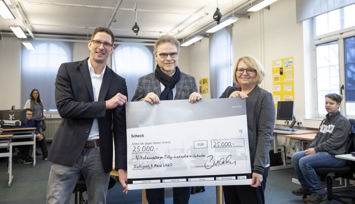 Daimler Trucks donates 25,000 euros for visually impaired students