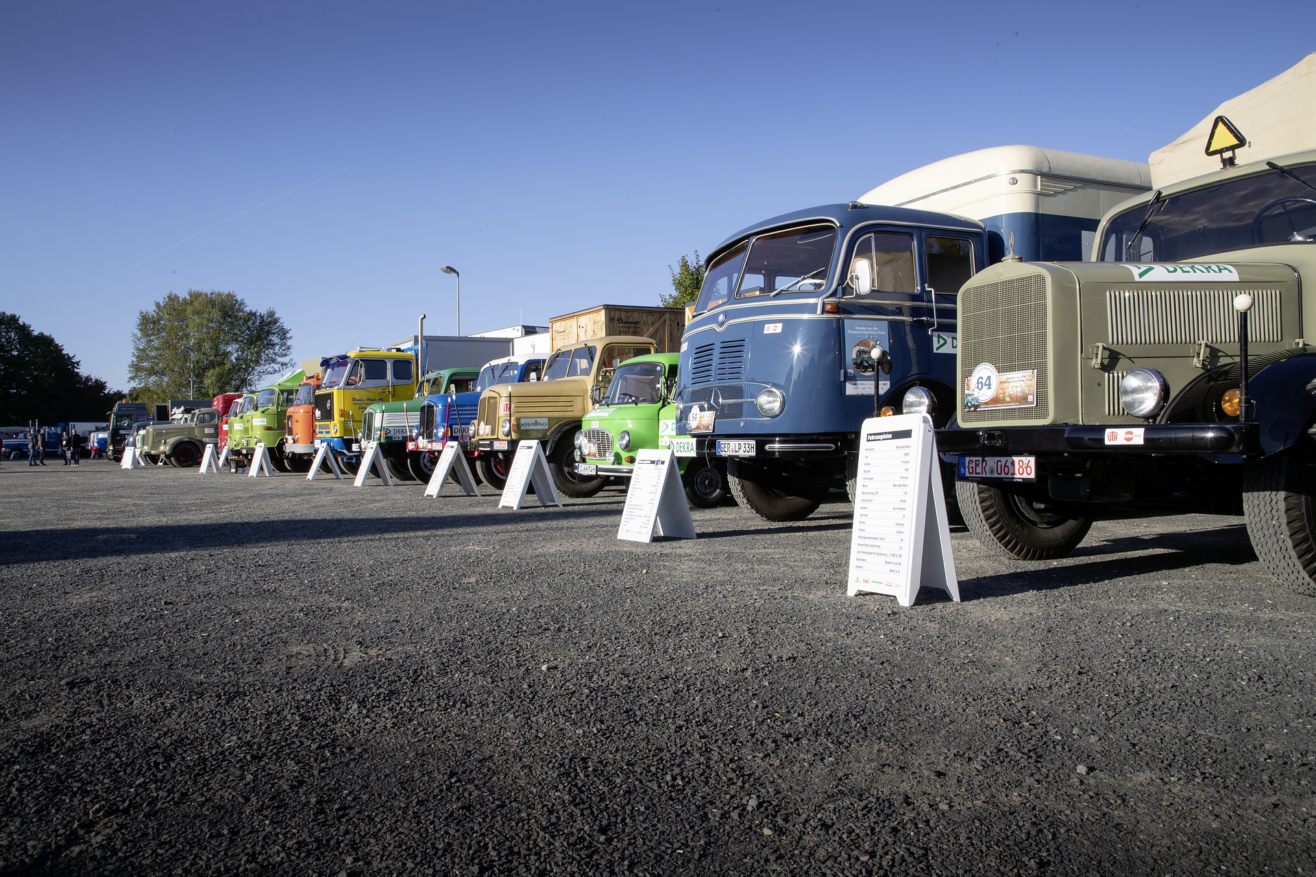 Drivers of the past century: on the road in a Mercedes-Benz LP 333 and an L 5000