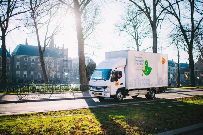 Flüsterleise: FUSO eCanter stromert für PostNL