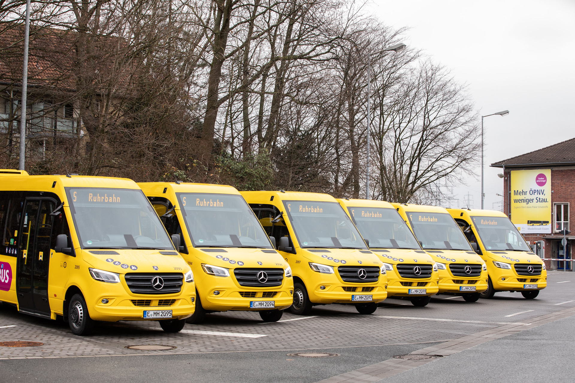 Minibusse mit Stern verbinden: Sechs neue Sprinter City 75 bedienen die neuen Quartierbuslinien der Ruhrbahn in Essen