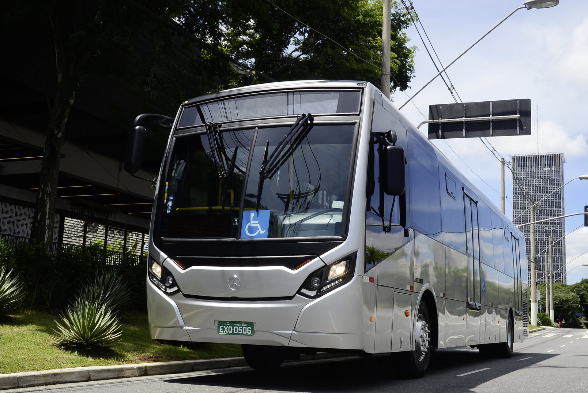 Space for up to 100 passengers: Daimler Buses is launching the Mercedes-Benz Super Padron on the Brazilian market