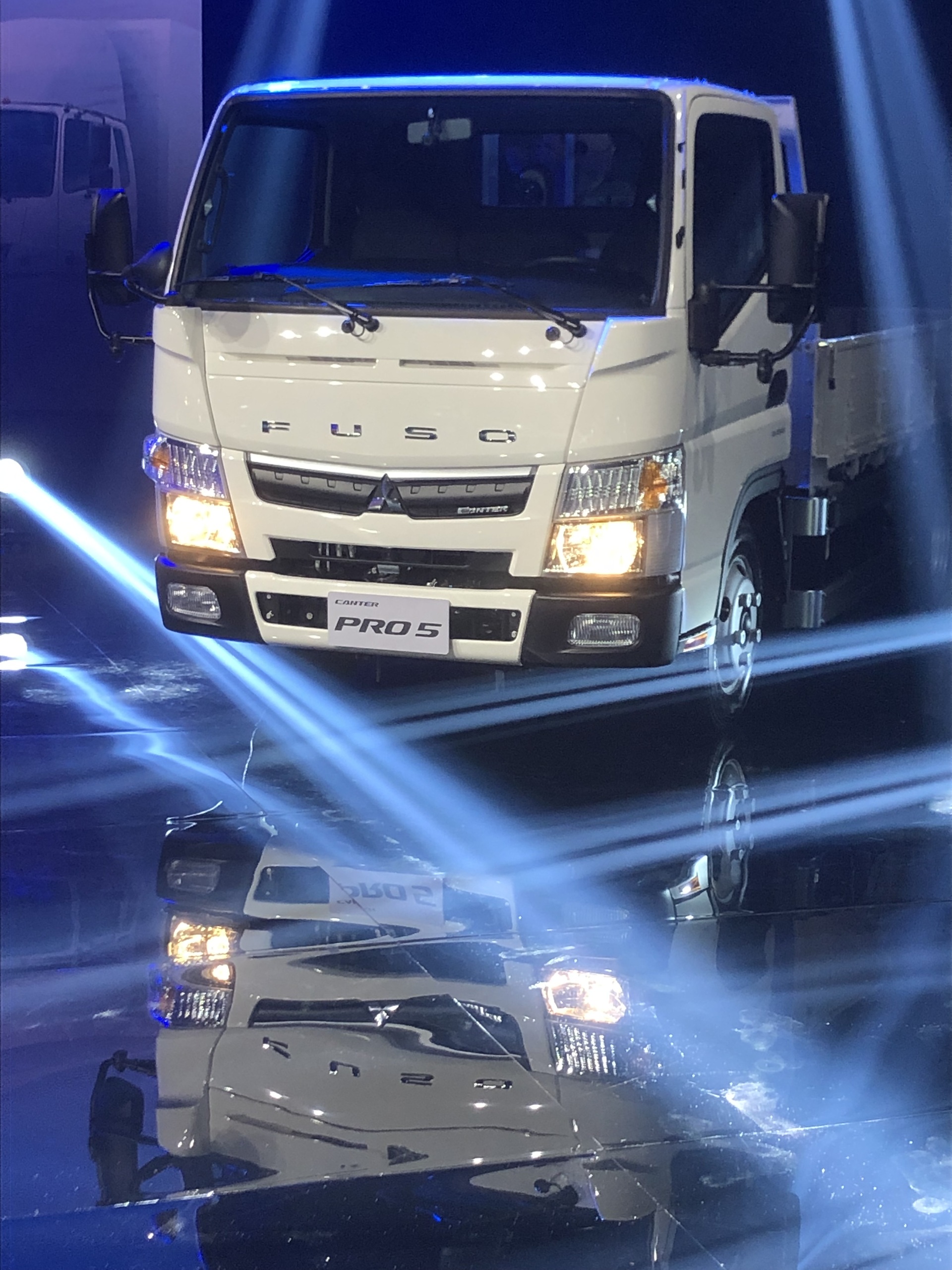 Mitsubishi Fuso celebrates the handover of the 30,000th vehicle to customers in Taiwan