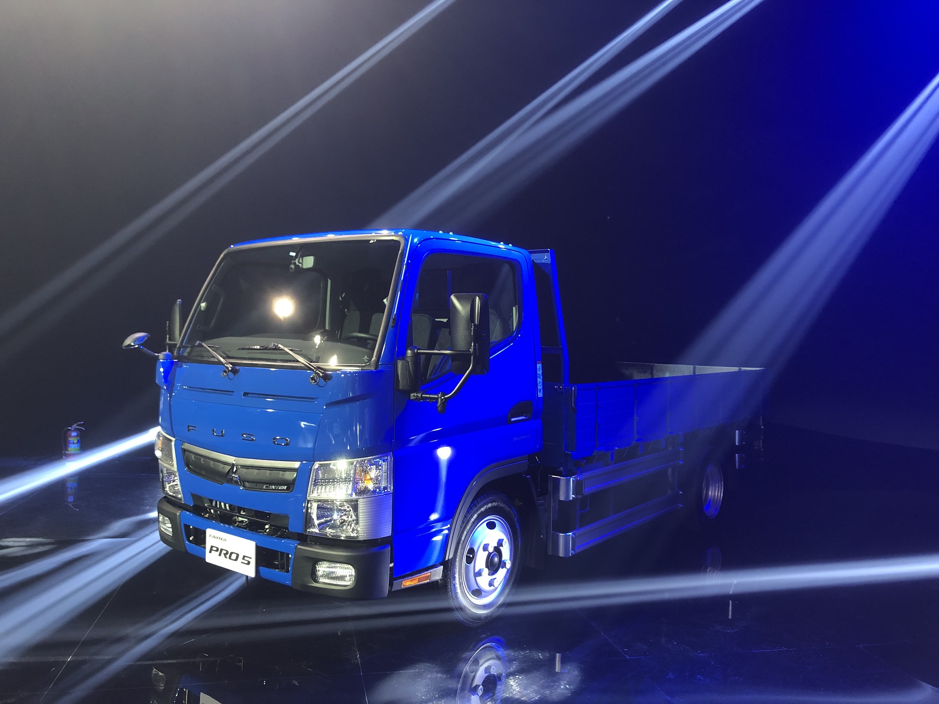 Mitsubishi Fuso celebrates the handover of the 30,000th vehicle to customers in Taiwan