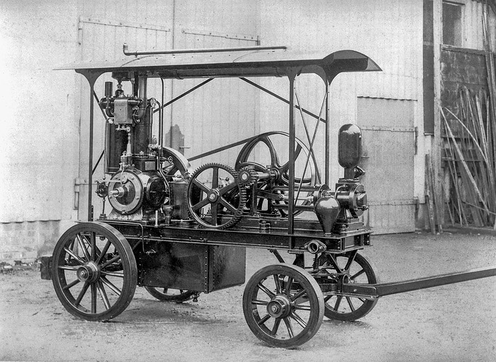 Which Daimler engine is as strong as 32 firefighters?