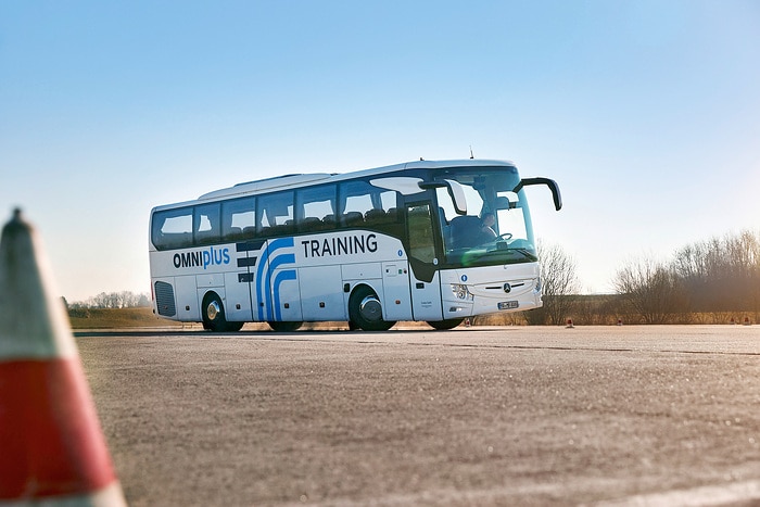 30 Jahre, 20.000 geschulte Fahrerinnen und Fahrer, ein Ziel: mit dem spezifischen Omnibus-Fahrsicherheitstraining Unfälle vermeiden