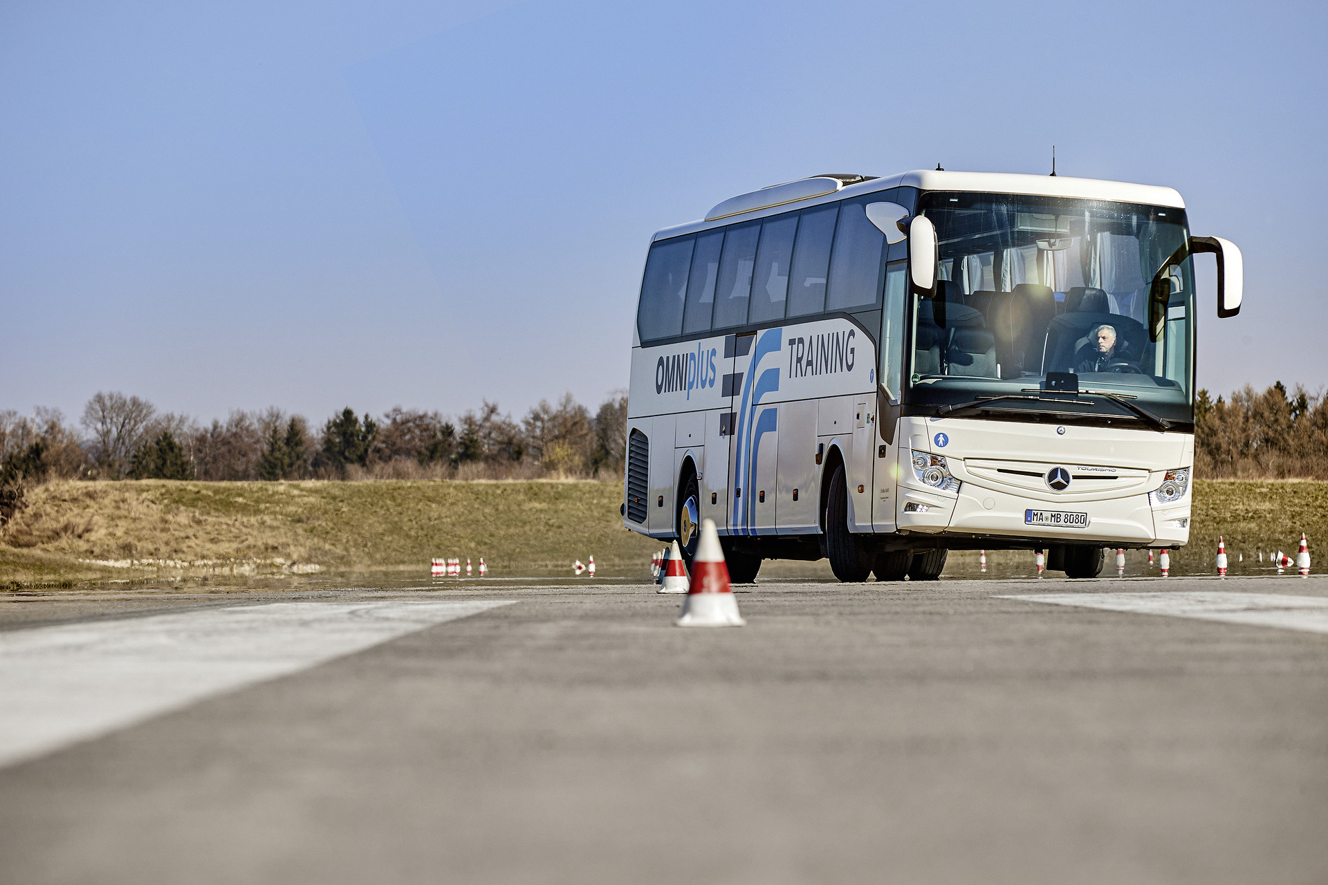 30 Jahre, 20.000 geschulte Fahrerinnen und Fahrer, ein Ziel: mit dem spezifischen Omnibus-Fahrsicherheitstraining Unfälle vermeiden