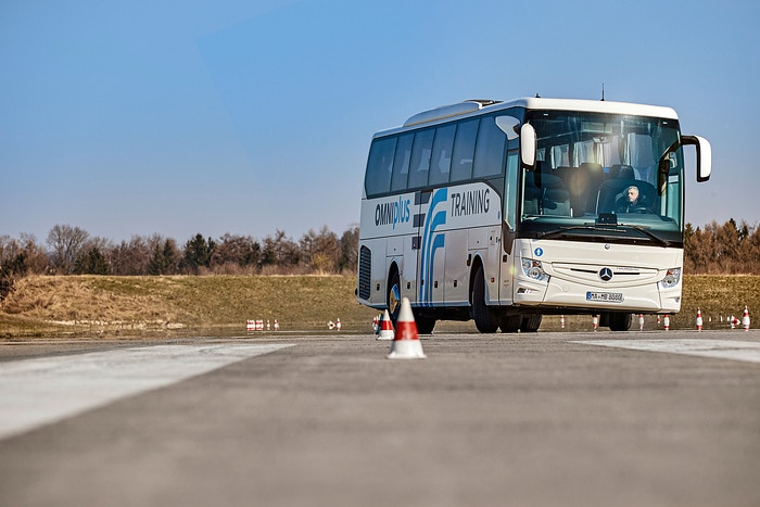 30 Jahre, 20.000 geschulte Fahrerinnen und Fahrer, ein Ziel: mit dem spezifischen Omnibus-Fahrsicherheitstraining Unfälle vermeiden