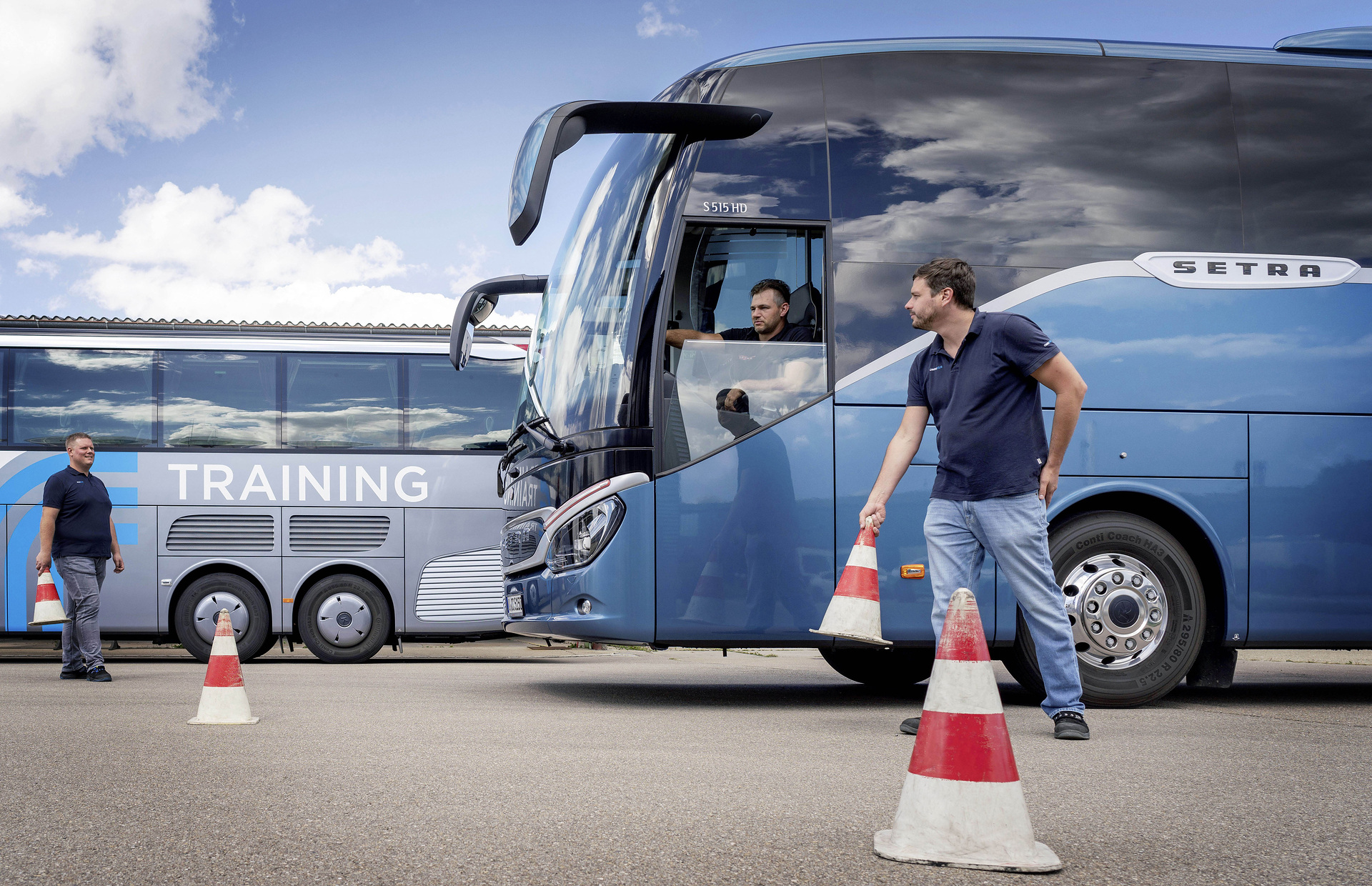 30 years, 20,000 trained drivers, one objective: Preventing accidents with targeted bus/touring coach driver safety training