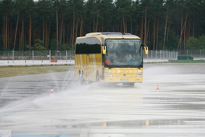 30 Jahre, 20.000 geschulte Fahrerinnen und Fahrer, ein Ziel: mit dem spezifischen Omnibus-Fahrsicherheitstraining Unfälle vermeiden