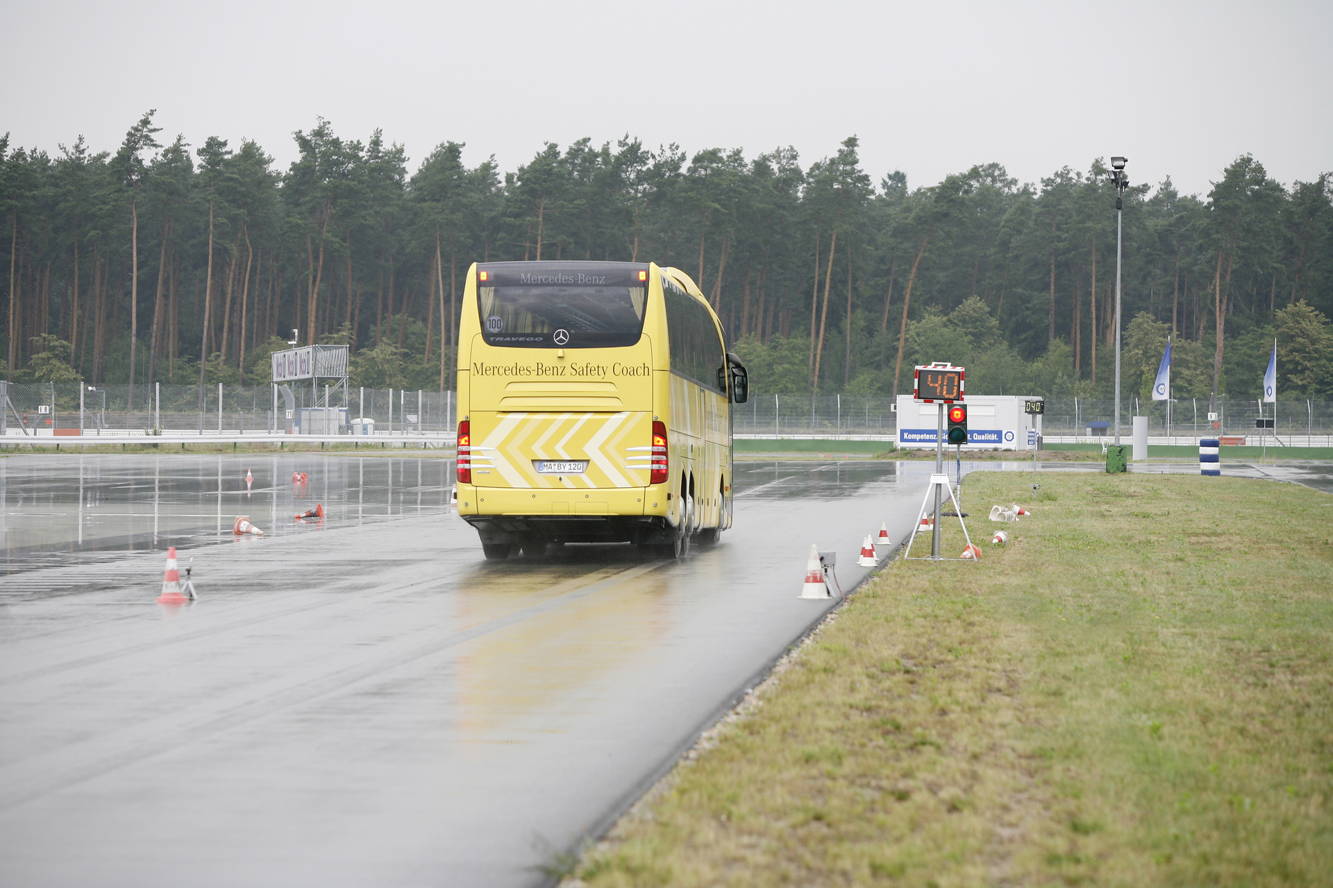 30 Jahre, 20.000 geschulte Fahrerinnen und Fahrer, ein Ziel: mit dem spezifischen Omnibus-Fahrsicherheitstraining Unfälle vermeiden