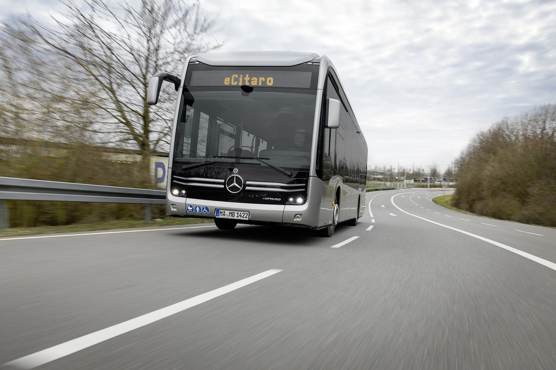 Der vollelektrisch angetriebene Stadtbus Mercedes-Benz eCitaro mit Batterien der neuesten Generation