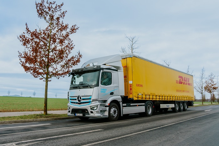 DHL Freight tests new Mercedes-Benz electric semitrailer truck: CO2-neutral delivery transportation to the Kassel plant