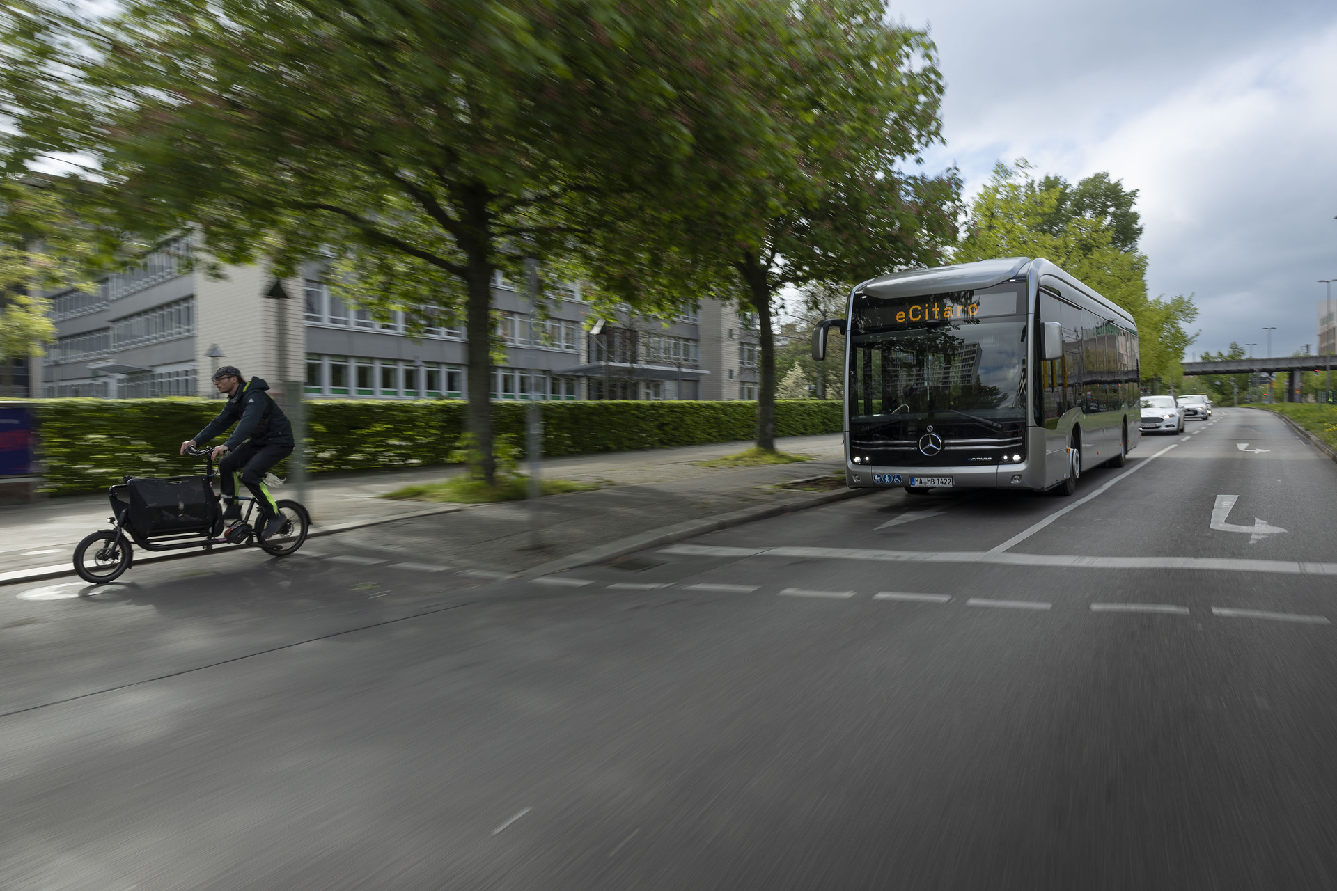 Der vollelektrisch angetriebene Stadtbus Mercedes-Benz eCitaro mit Batterien der neuesten Generation