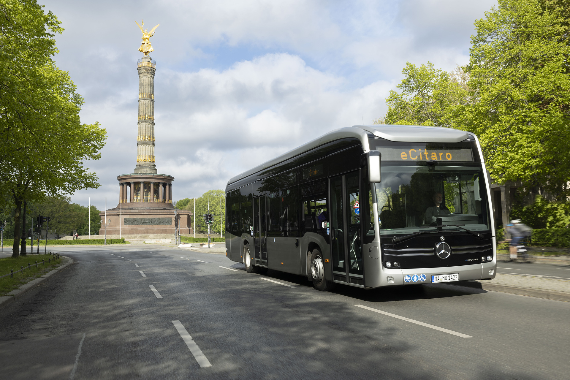 Der vollelektrisch angetriebene Stadtbus Mercedes-Benz eCitaro mit Batterien der neuesten Generation