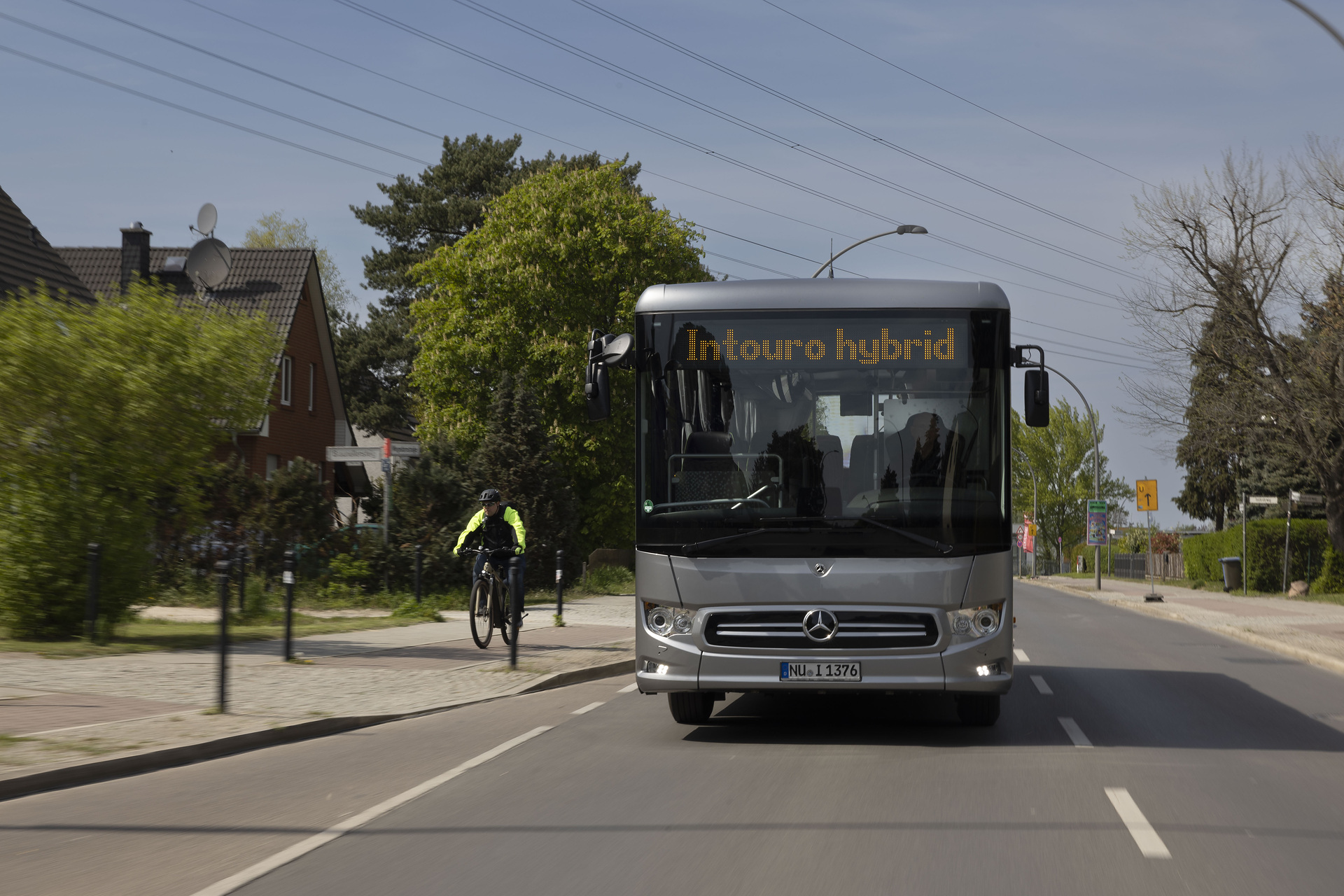 Der kompakte Überlandbus Mercedes-Benz Intouro K hybrid