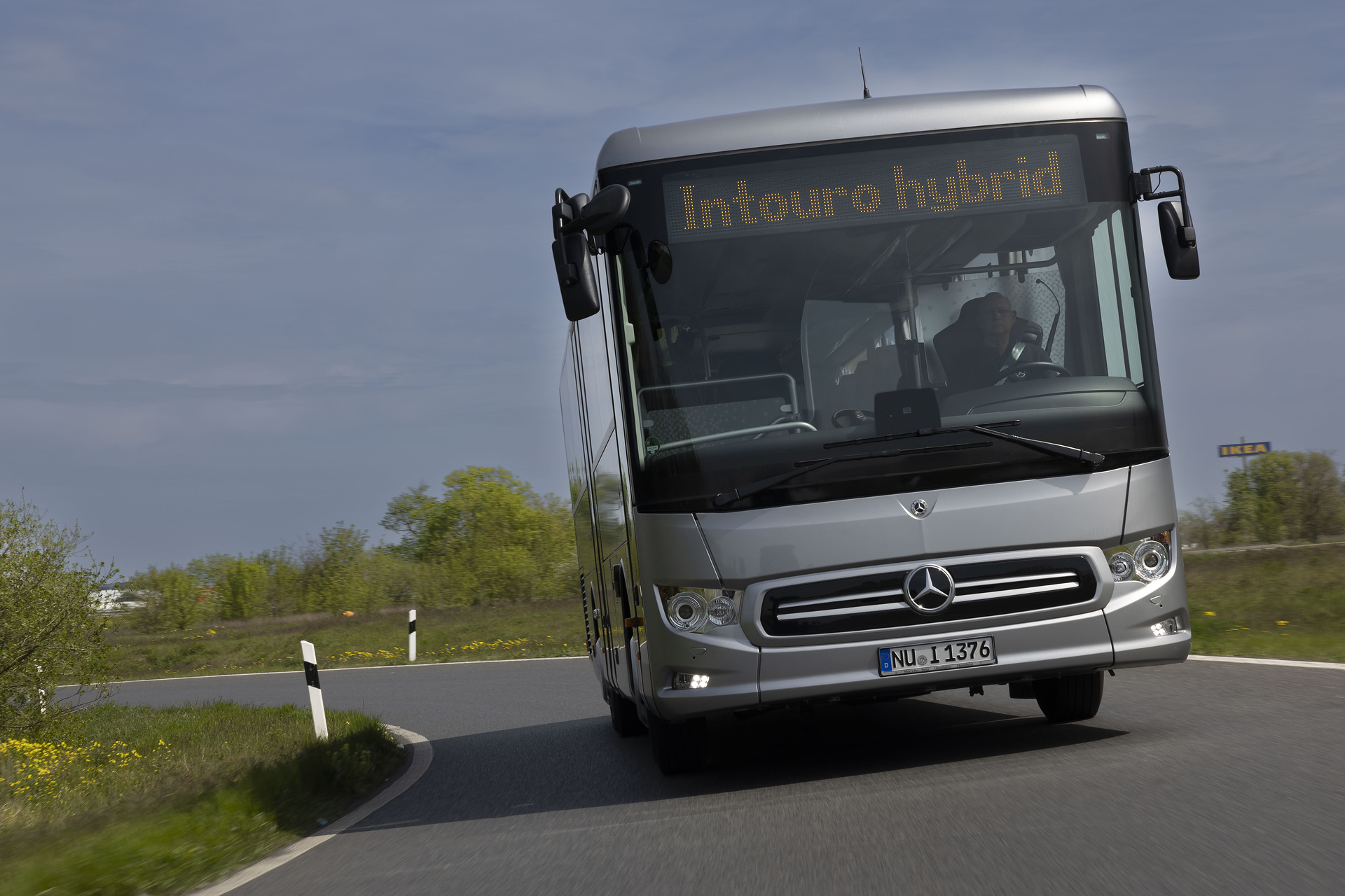 Der kompakte Überlandbus Mercedes-Benz Intouro K hybrid