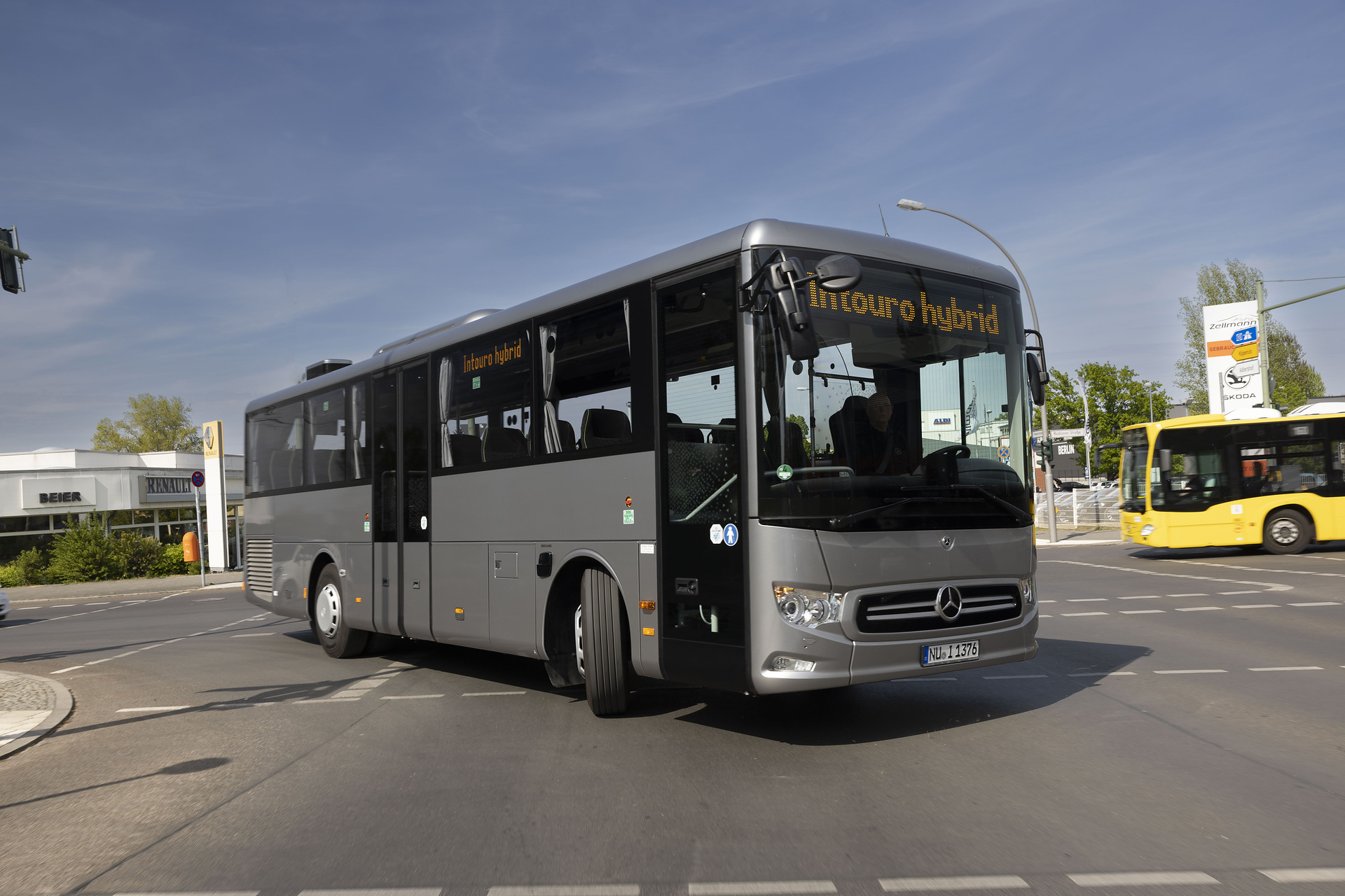 Der kompakte Überlandbus Mercedes-Benz Intouro K hybrid