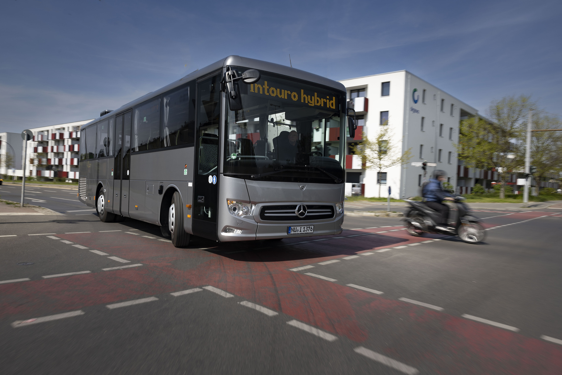 Der kompakte Überlandbus Mercedes-Benz Intouro K hybrid