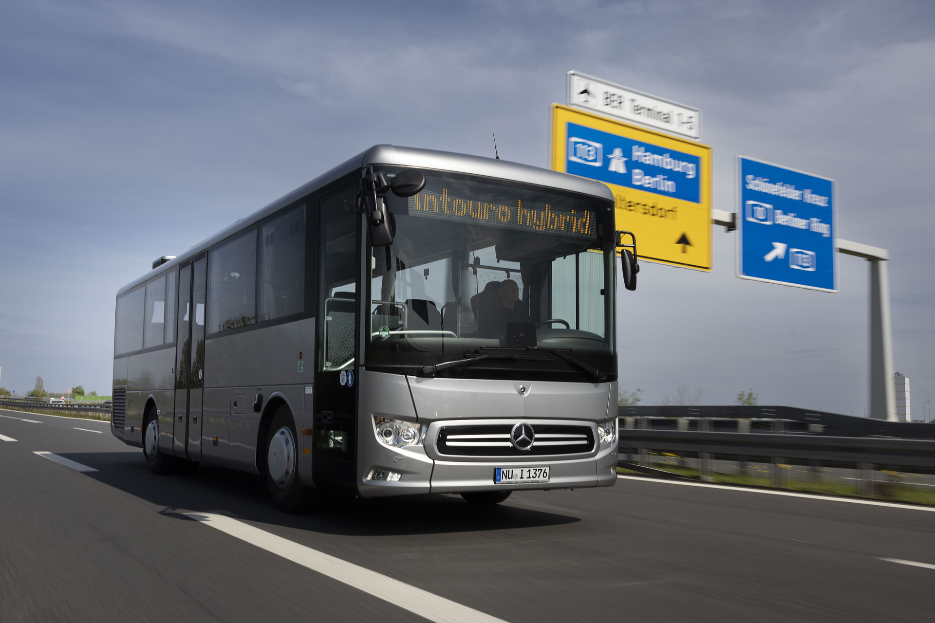 The compact Mercedes-Benz Intouro K hybrid inter-city bus