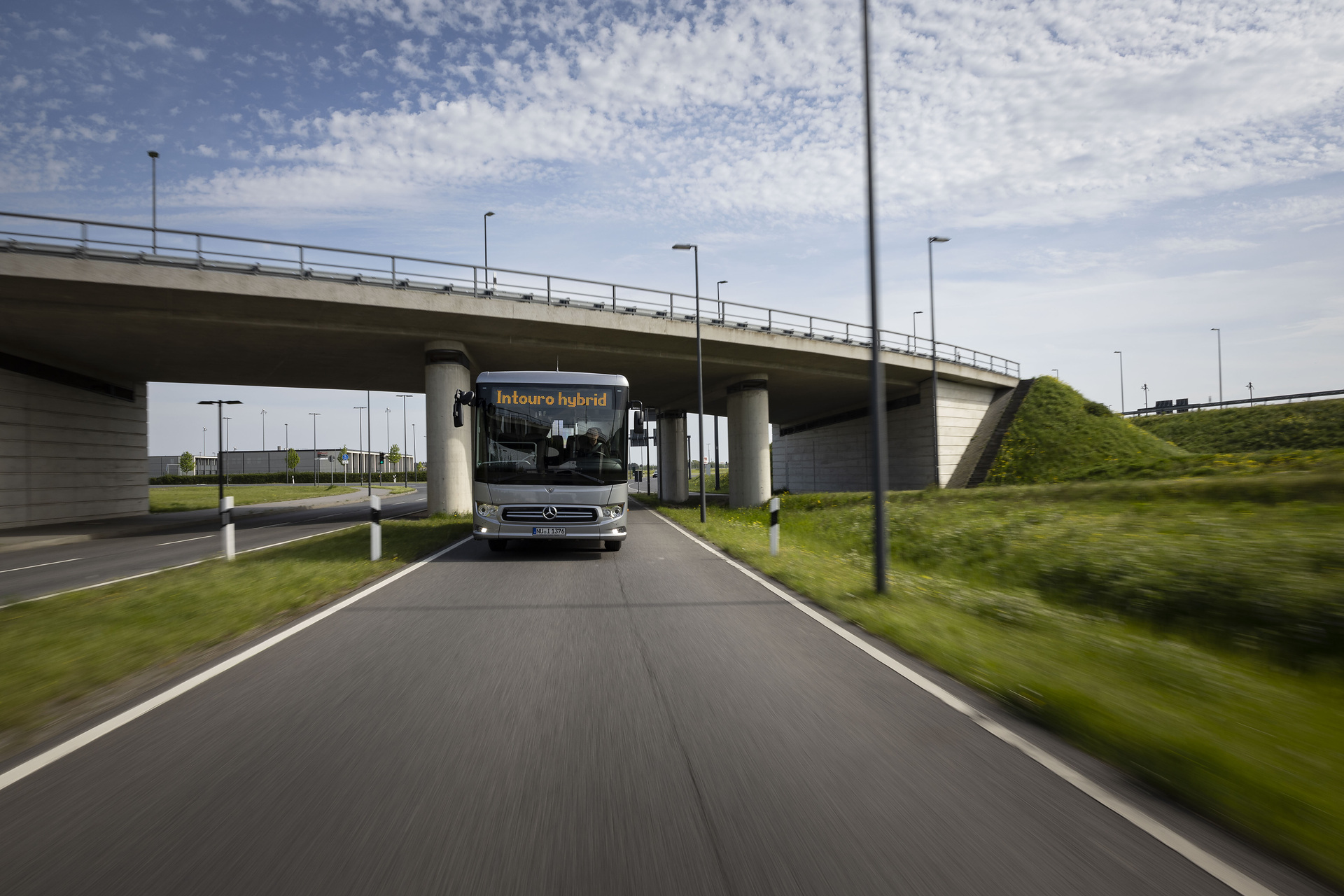 Der kompakte Überlandbus Mercedes-Benz Intouro K hybrid