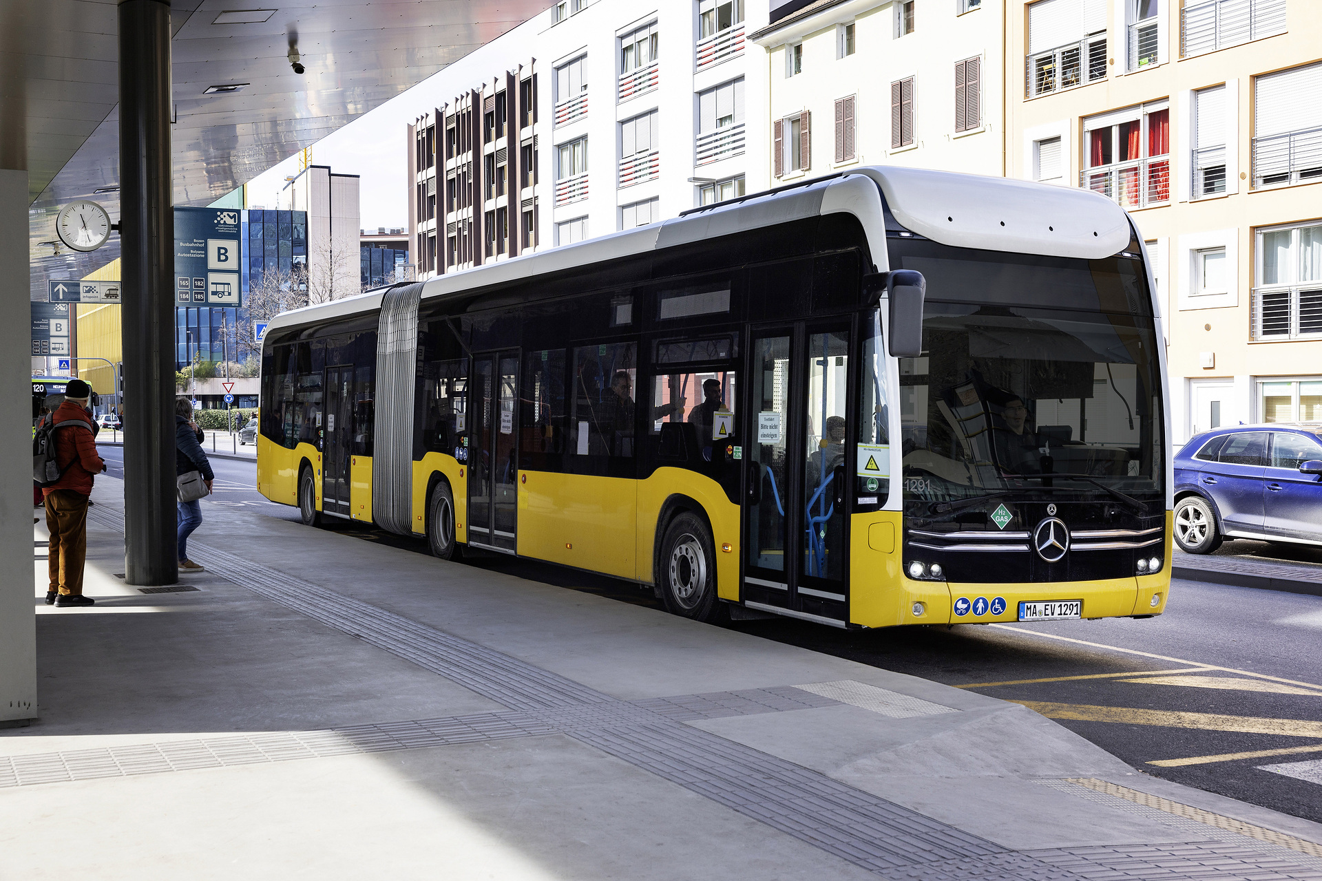 Weltpremiere auf dem Global Public Transport Summit 2023: Mercedes-Benz eCitaro fuel cell – mehr Reichweite dank Brennstoffzelle