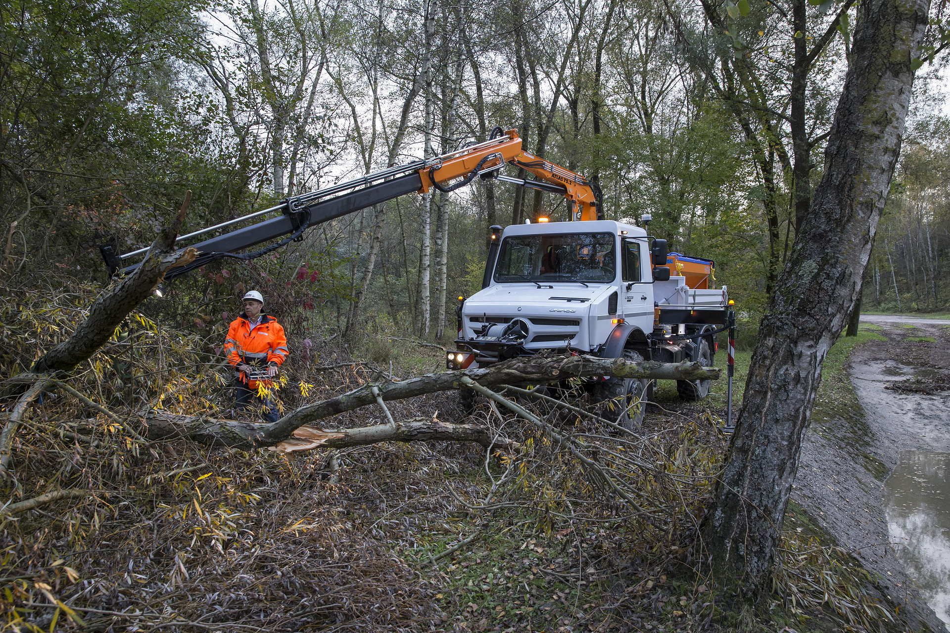 Mercedes-Benz Unimog U 5023 at demopark 2023: proven disaster relief helper for cities and municipalities in extreme weather situations