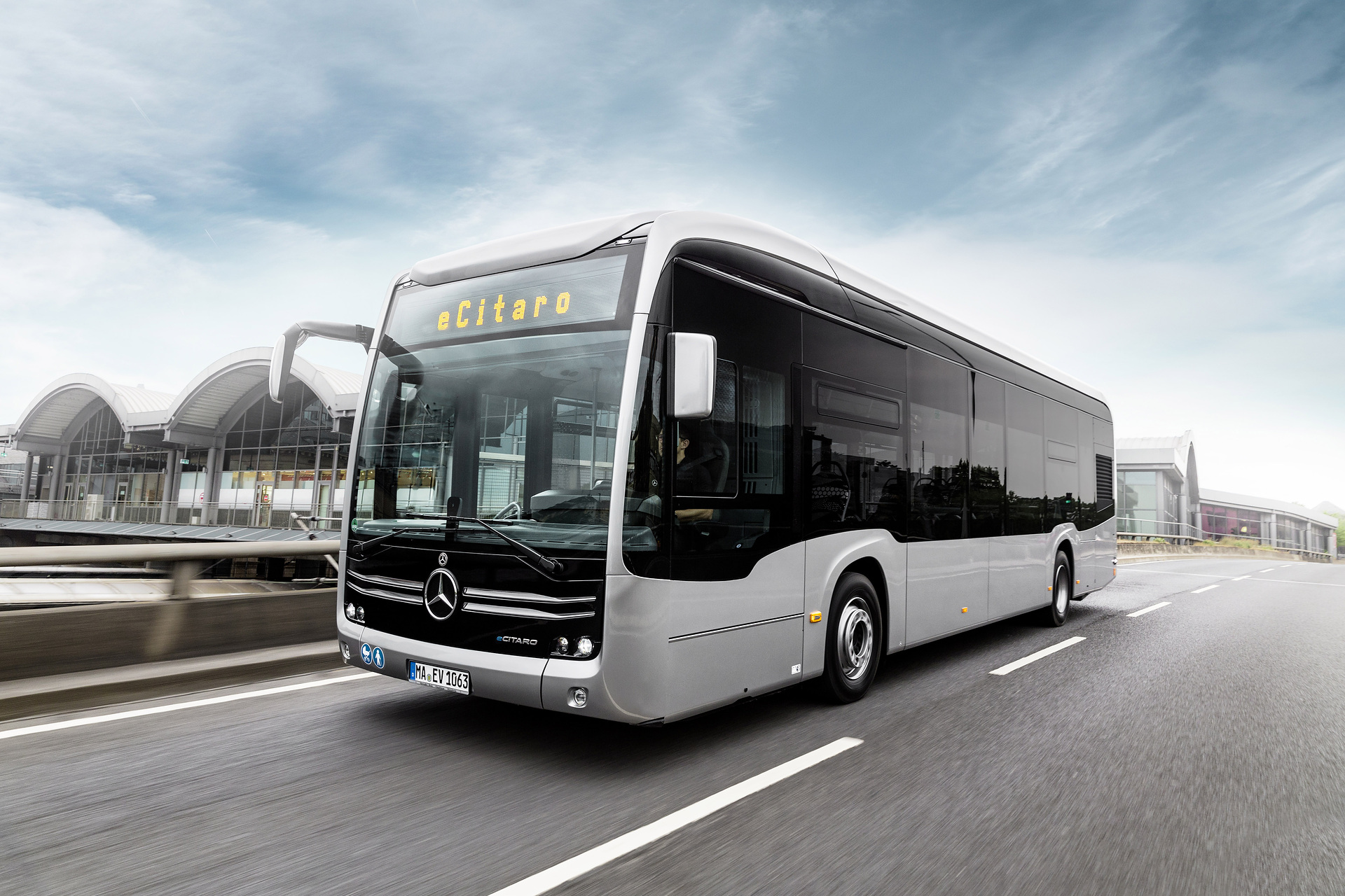 1000 Mercedes-Benz eCitaro: Electric Bus on the Winning Track